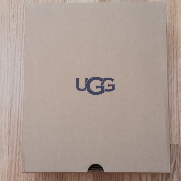 🔥 Todays Special Ugg Classic Clear Mini Waterproof Boots size 6 Youth/7.5 Women - Picture 11 of 13